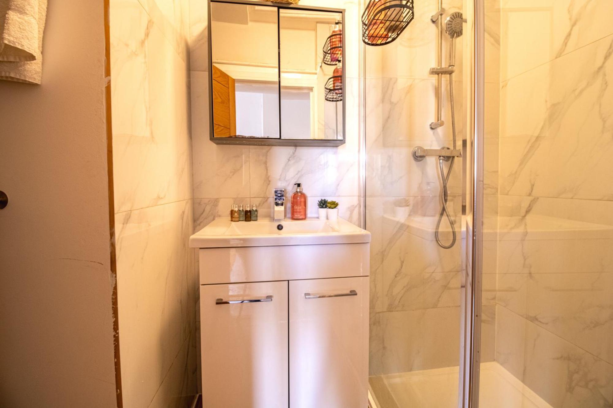 Spacious Studio Apartment On Oxford Street 9Gc London Luaran gambar